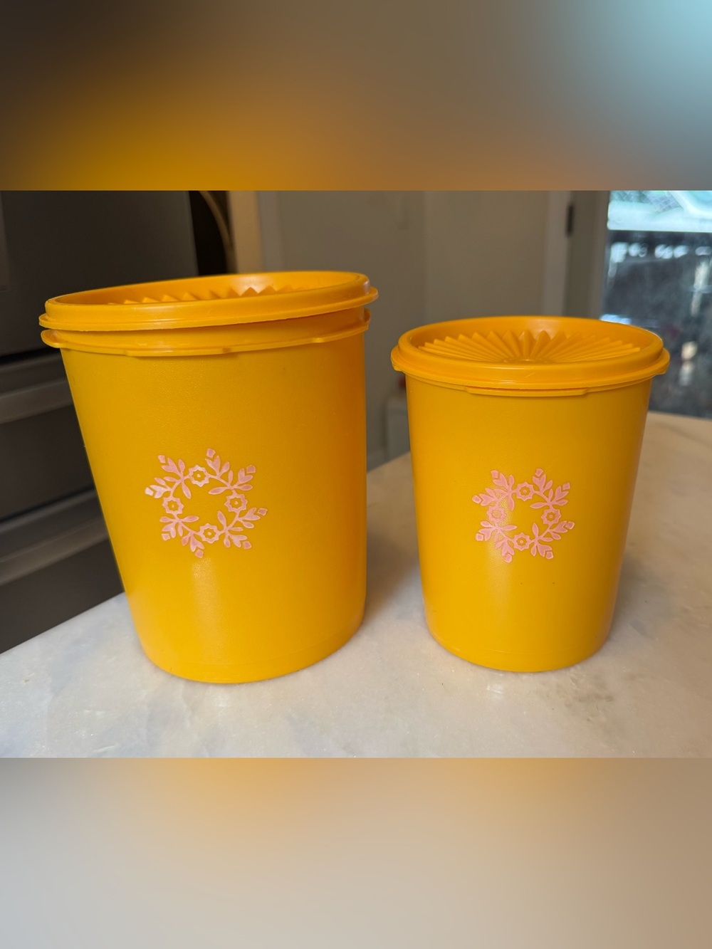 Like New Vintage Tupperware Set of two excellent Condition